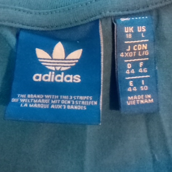 Clothes - Picture 4 of 4